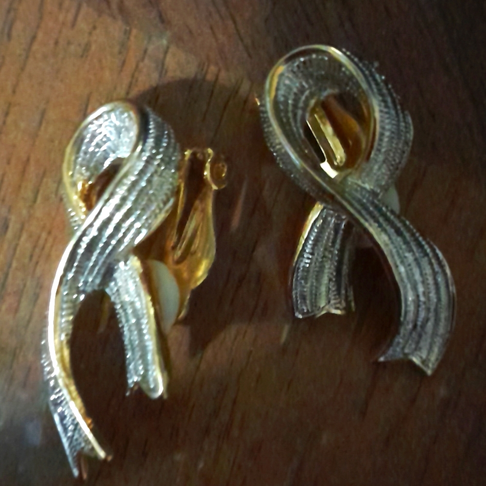 Ribbon Clipon Earrings